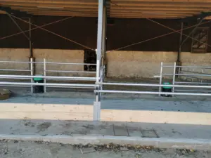 Realizace zábran ve venkovní stáji pro skot