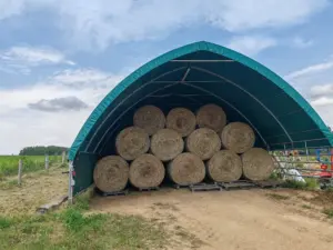 Skladový prostor na balíky přístřešek 10x8m