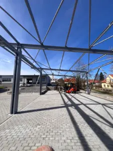 Konstrukce zastřešení skladového prostoru