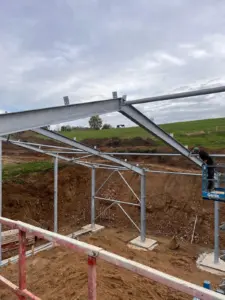 proces stavby ocelové konstrukce zemědělské haly