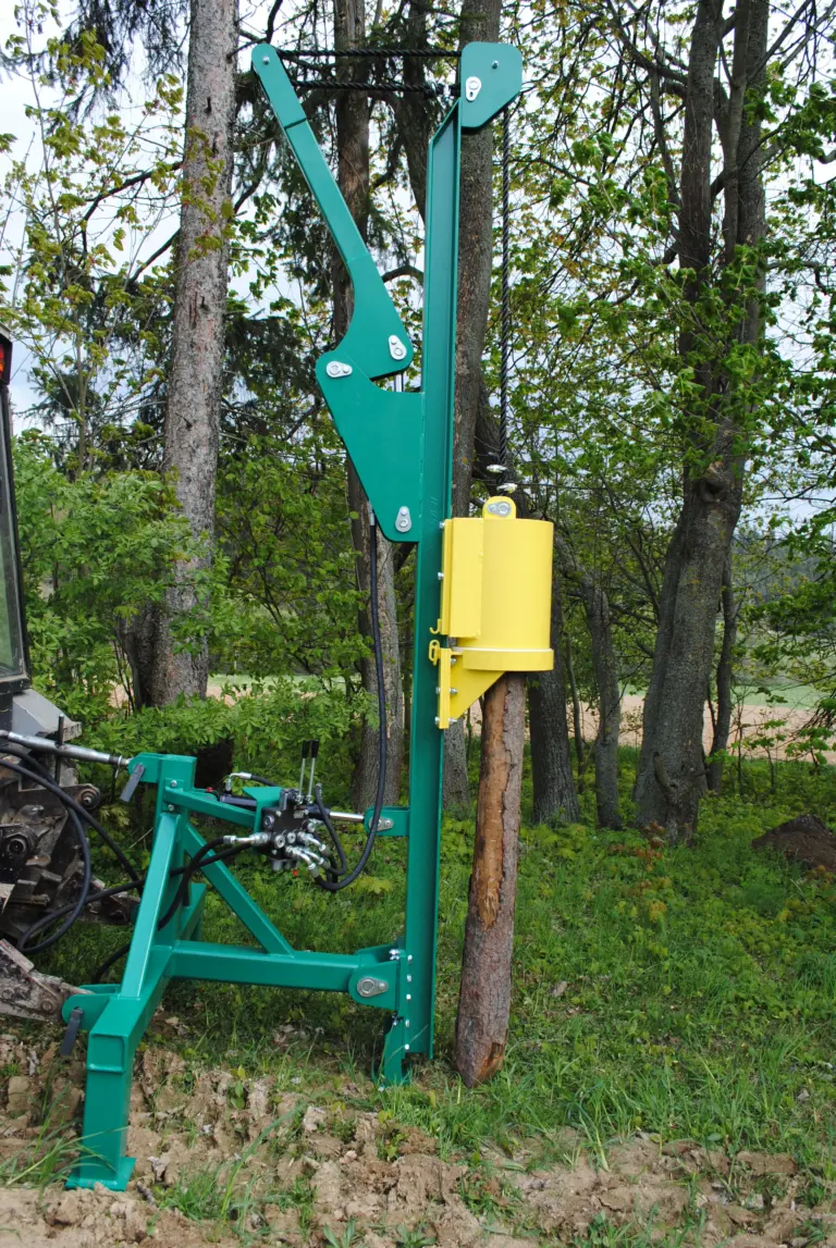 Zatloukač kůlů za traktor HAMMER 001 - KOTTECH - stavba oplocenky