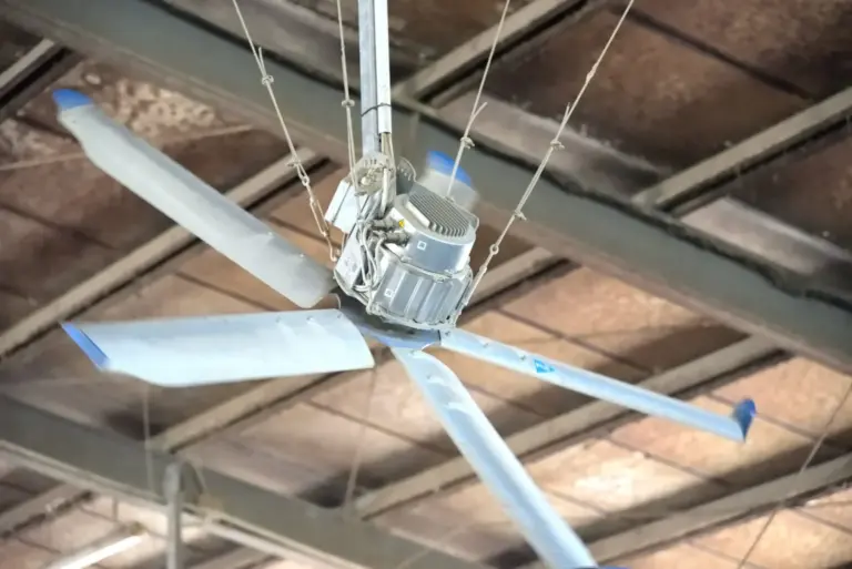 Velkoprůměrový ventilátor Coolibri ve stáji